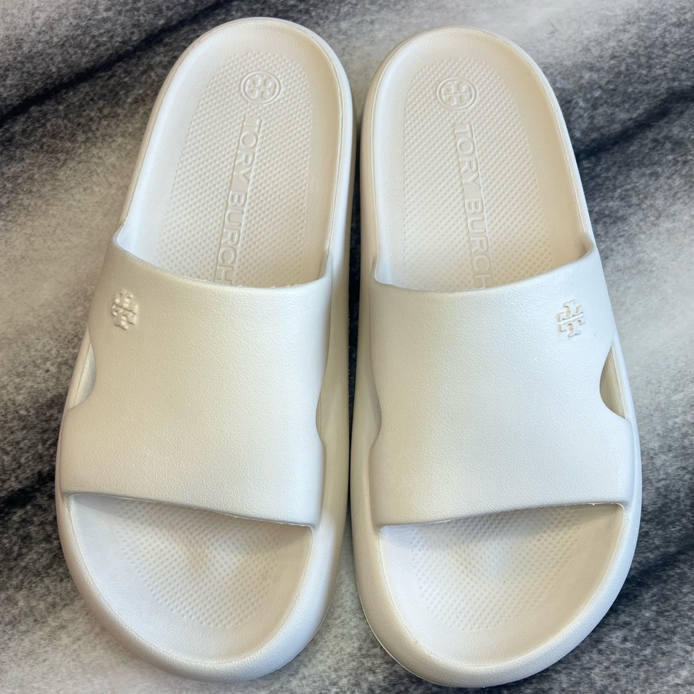 Tory Burch Shower Slide in French Pearl